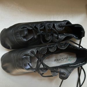 So Danca Irish split sole ghillies sz 2.5